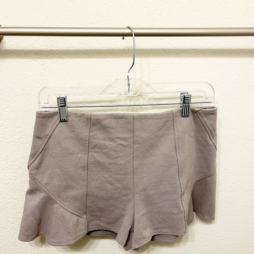 Free People Ruffle Hem Short in Gray